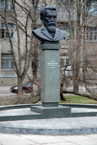 Пам’ятник В.І. Вернадському у м. Кременчук