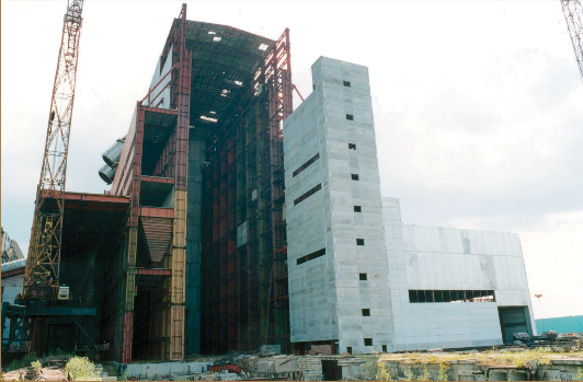 Будівництво головного корпусу електростанції 