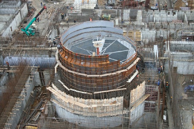 Монтаж шахти реактора БН 800 на Білоярській АЕС (Росія)