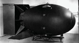 Мал. 3.10. Плутонієва бомба «Товстун», скинута на м. Нагасакі 9 серпня 1945 р. 