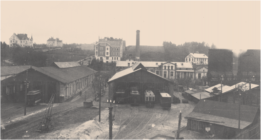 Рис. 15.12. Львовская электростанция постоянного тока, построенная в 1894 г. , справа градирня (фото 1907 г.)