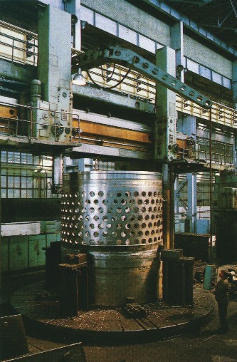 Обработка верхней обечайки шахты реактора ВВЭР-1000 в цехах АО «Ижорские заводы»