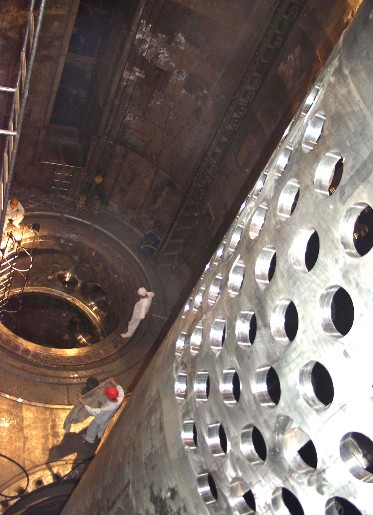 Монтаж реактора ВВЭР-1000 на Ровенской АЭС
